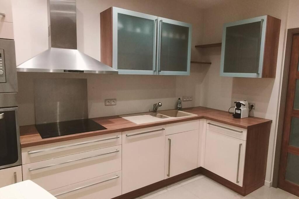 Appartement Au Pied Du Chateau Монбельяр Экстерьер фото